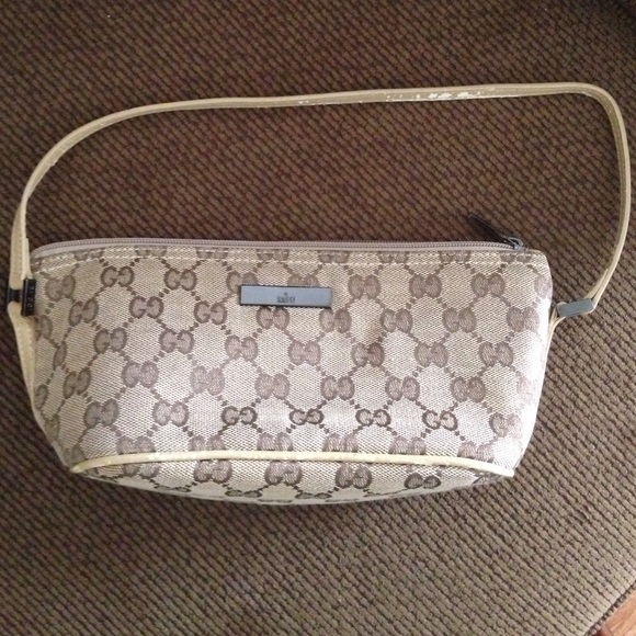 Gucci GG Canvas Pochette