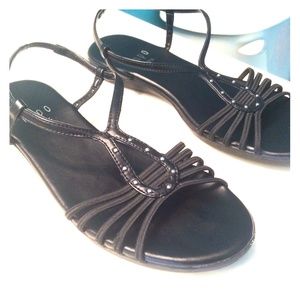Black scrappy sandals!