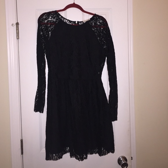 Lace back dress. - Picture 2 of 4
