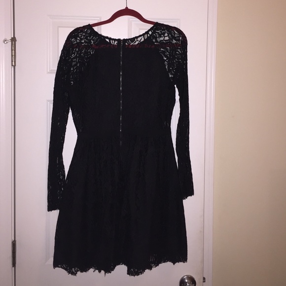 Lace back dress. - Picture 3 of 4