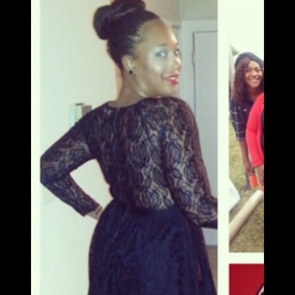 Lace back dress. - Picture 4 of 4