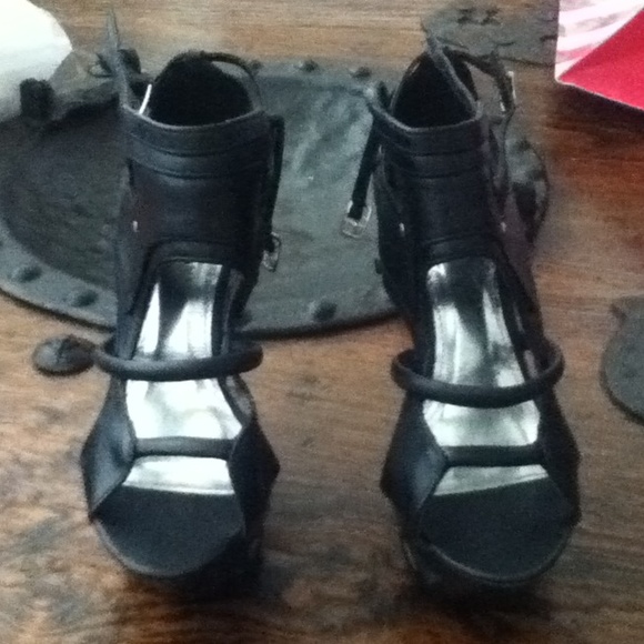 I wish they fit me !!
