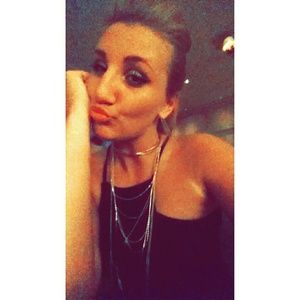 Meet your Posher, Alexis