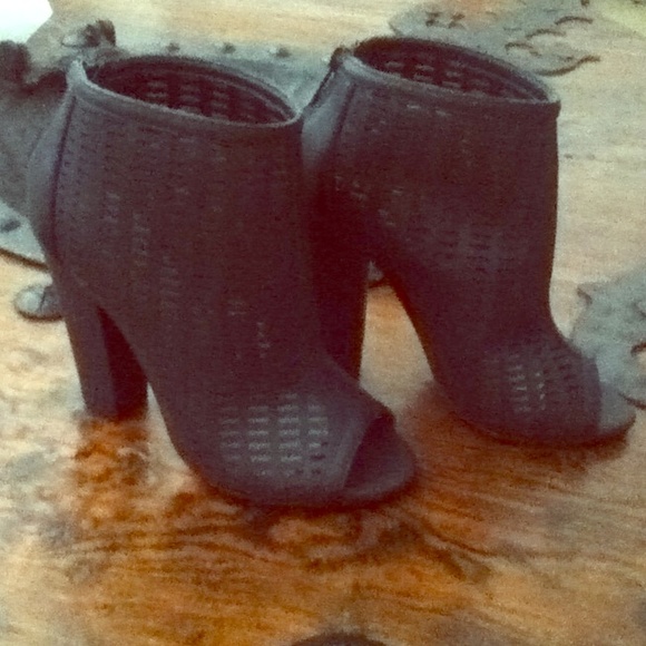 Wish they fit me !!