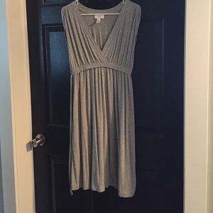 Sleeveless gray tie wait dress