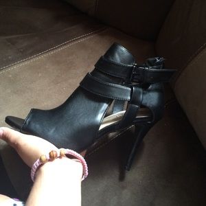 BRAND NEW NINE WEST HEELS