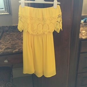 Gianni Bini size small strapless yellow dress