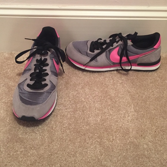 Nike Shoes - Picture 1 of 1