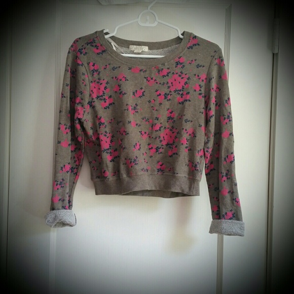 Forever 21 cropped floral sweater