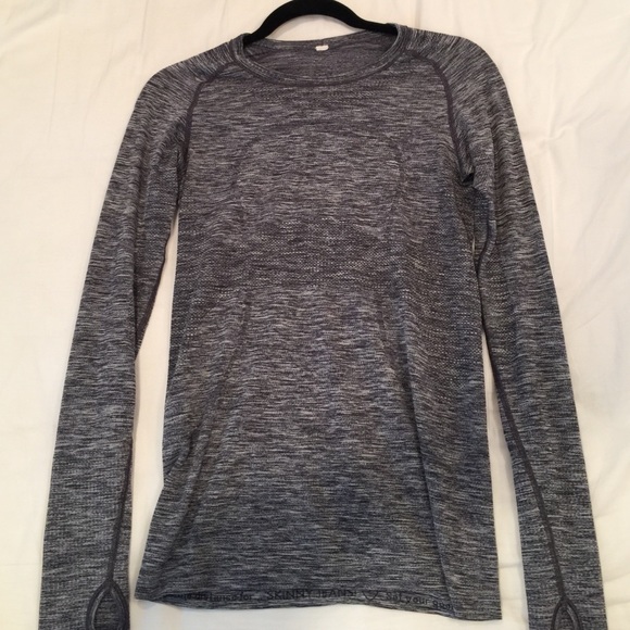 Lululemon run swiftly size 6 longsleeve top grey