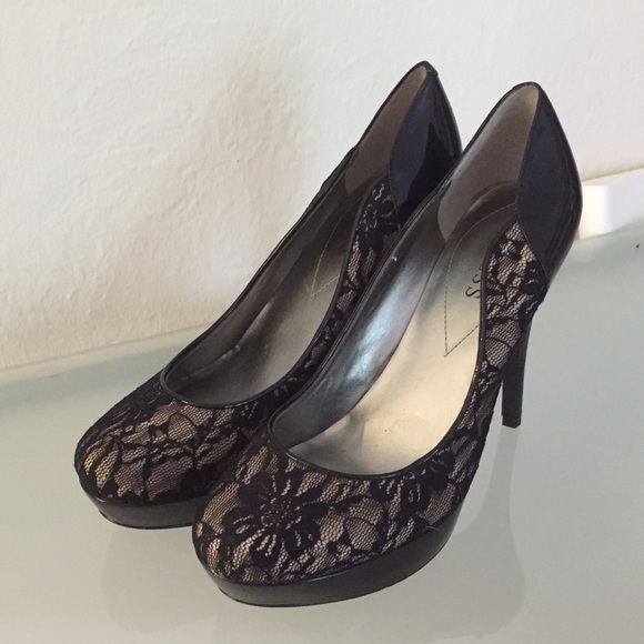 Black lace platform pumps/heels by Guess (Size 10)