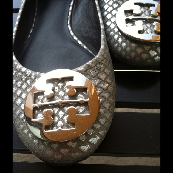 Tory Burch silver snakeskin revas