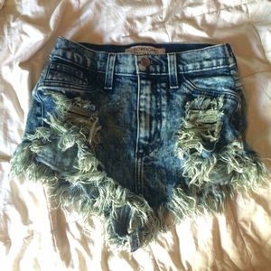 CHEEKYS IN DISTRESS HIGH WAISTED SHORTS🍑