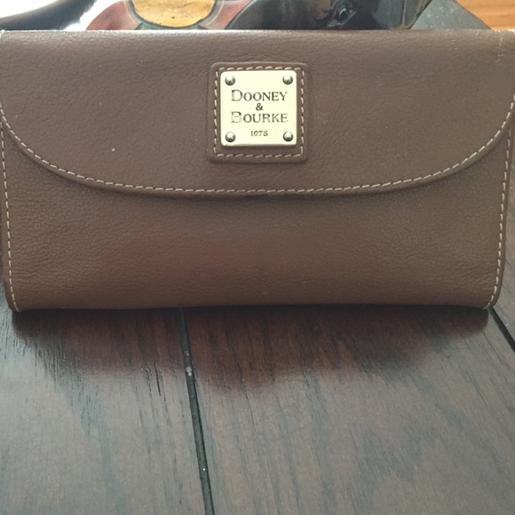 Dooney & Bourke caramel wallet