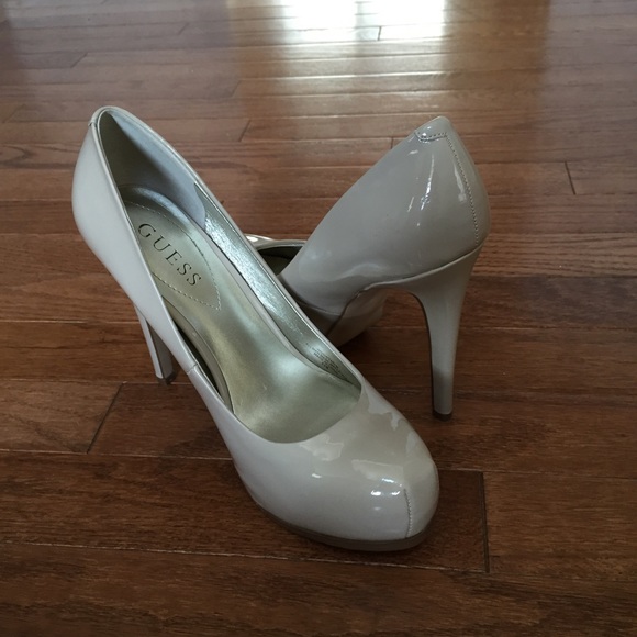 Guess Pumps - Picture 2 of 3