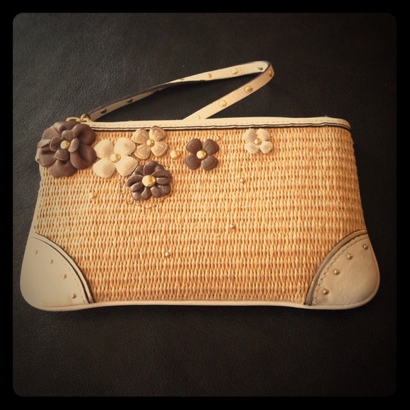 Woven clutch