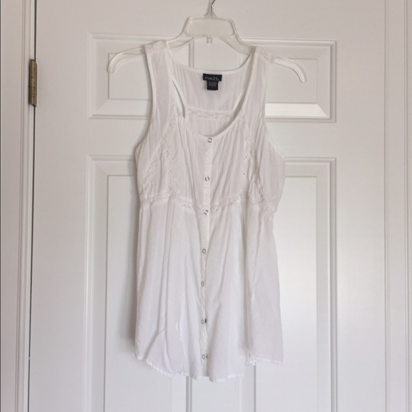 Rue 21 laced cotton top