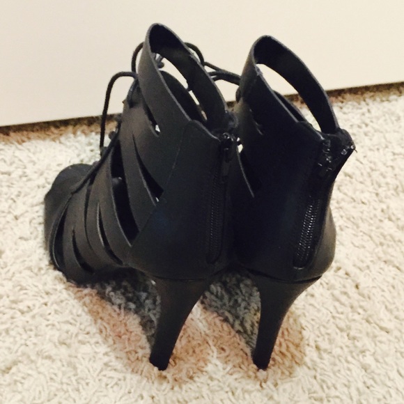 Shoes - Picture 3 of 4