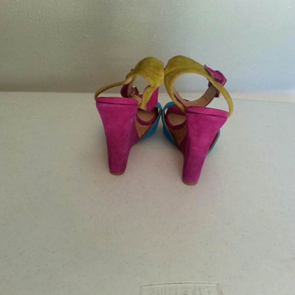 Shoes - Picture 3 of 4