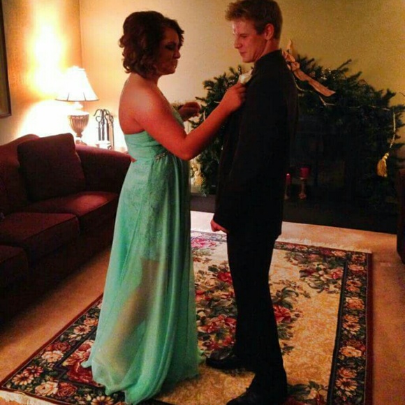 Prom dress - Picture 2 of 3