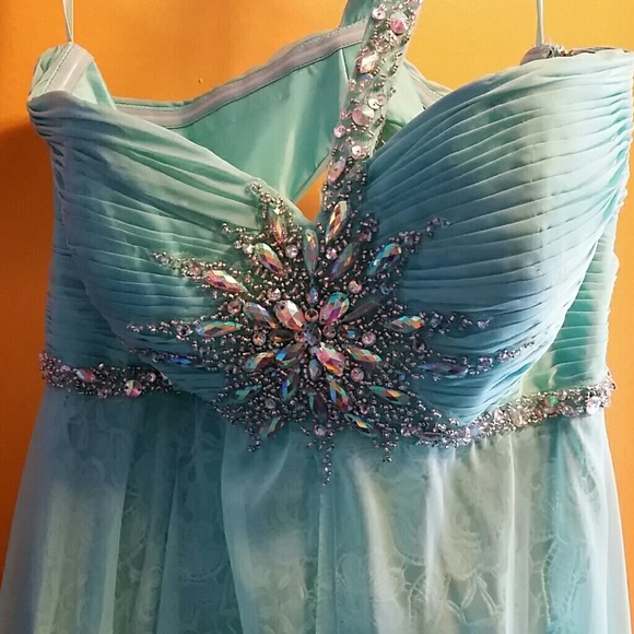 Prom dress - Picture 3 of 3