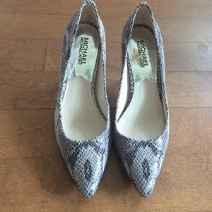 Micheal Kors Pointed Heels Size 7 Faux Snakeskin