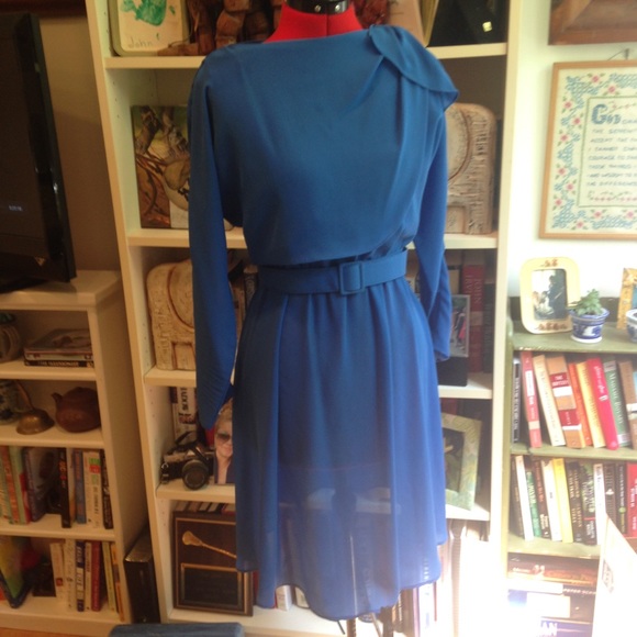 Vintage Dresses & Skirts - Vintage Belted Midi Dress w Mock Scarf Collar