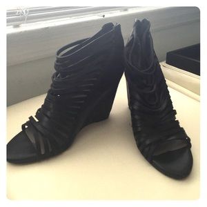 Reserved Vince Camuto Sz 6 Strappy Wedge Heel