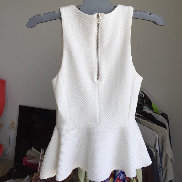 HOST PICK ❣❣White peplum top - Picture 3 of 4