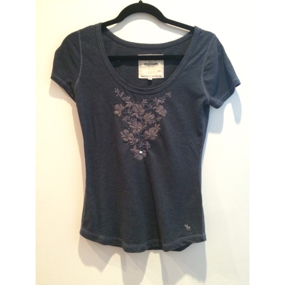 Flower Detail Crew-neck Shirt - Picture 1 of 2