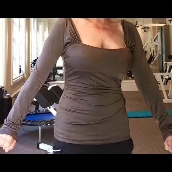 Blouse made in Canada - Picture 4 of 4