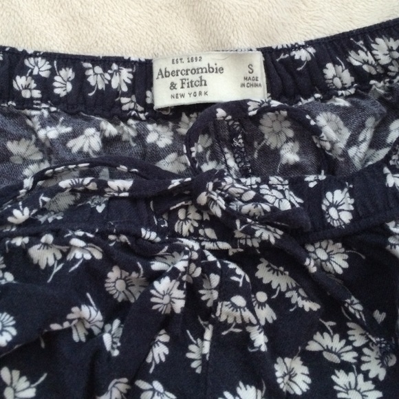 Floral Flowy Shorts - Picture 2 of 2