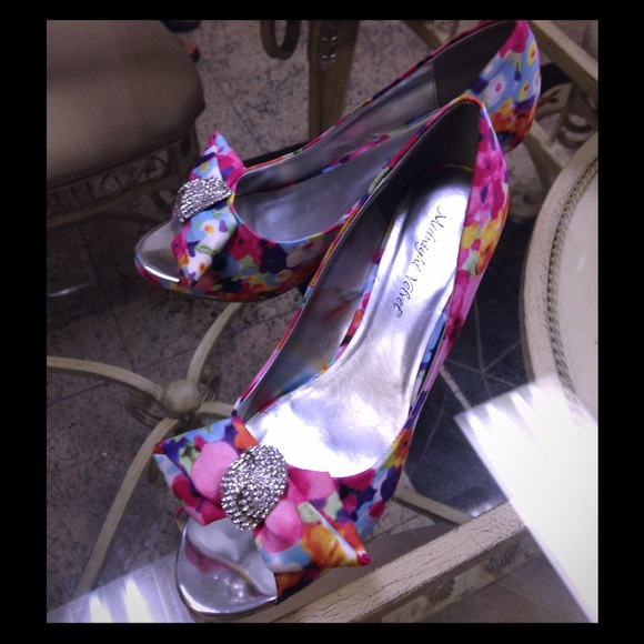 Floral print heels