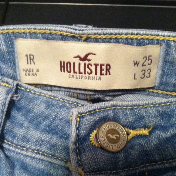 Distressed Hollister jeans - Picture 3 of 4