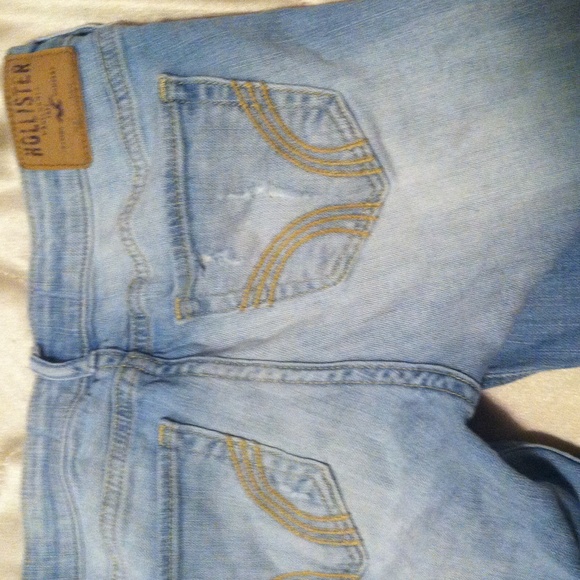 Distressed Hollister jeans - Picture 4 of 4