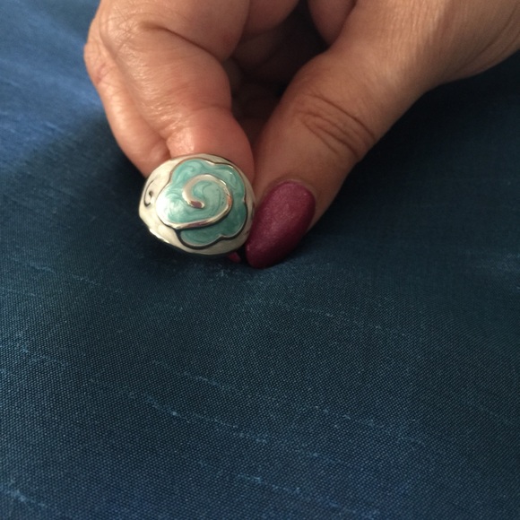 🌀SALE🌀Sterling silver Ring - Picture 3 of 3