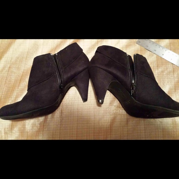 Black suede 8.5 ankle boots - Picture 3 of 3