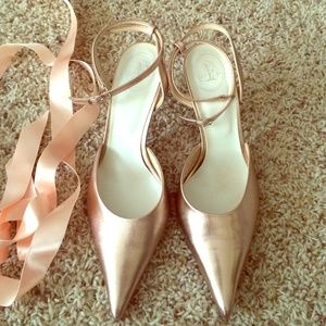 Pink gold pumps