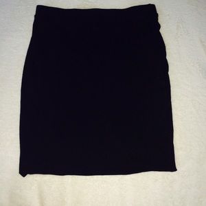 Black fitted skirt