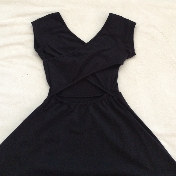 Black crossed back dress - Picture 2 of 2