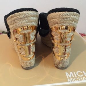 Authentic Tory Burch wedges size 5