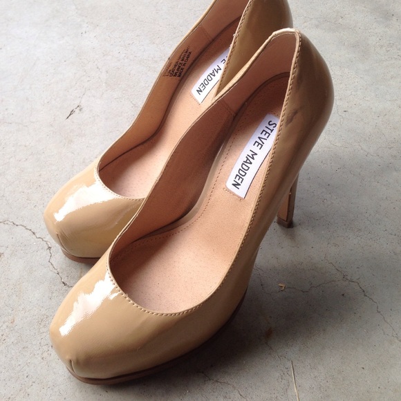 Steve Madden nude "Stokker" pumps