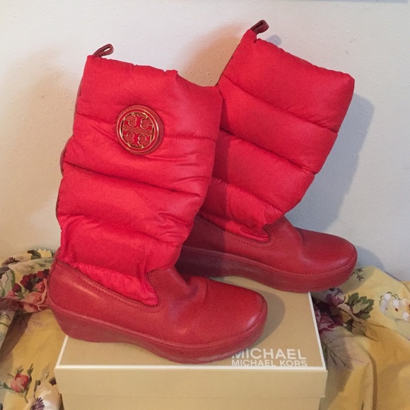 Authentic Tory Burch snow boots size 5