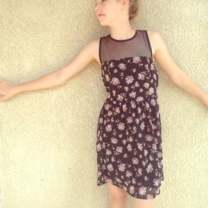 PRICE DROP ‼️ Fun floral dress