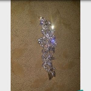 I'm selling a formal hair piece .