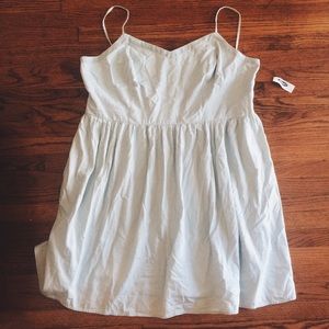 LIGHTWASH DENIM DRESS.