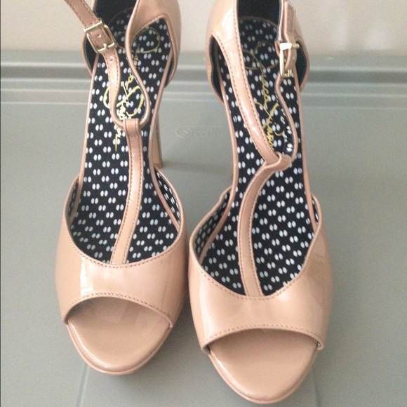 Jessica Simpson nude heels