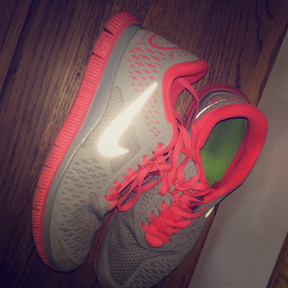 Pink & grey Nike free runs