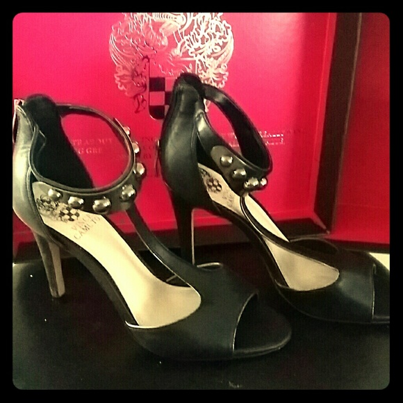 ☆☆☆SOLD☆☆☆Vince Camuto Strappy Sandals