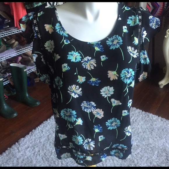Cute Floral Top Size XXL